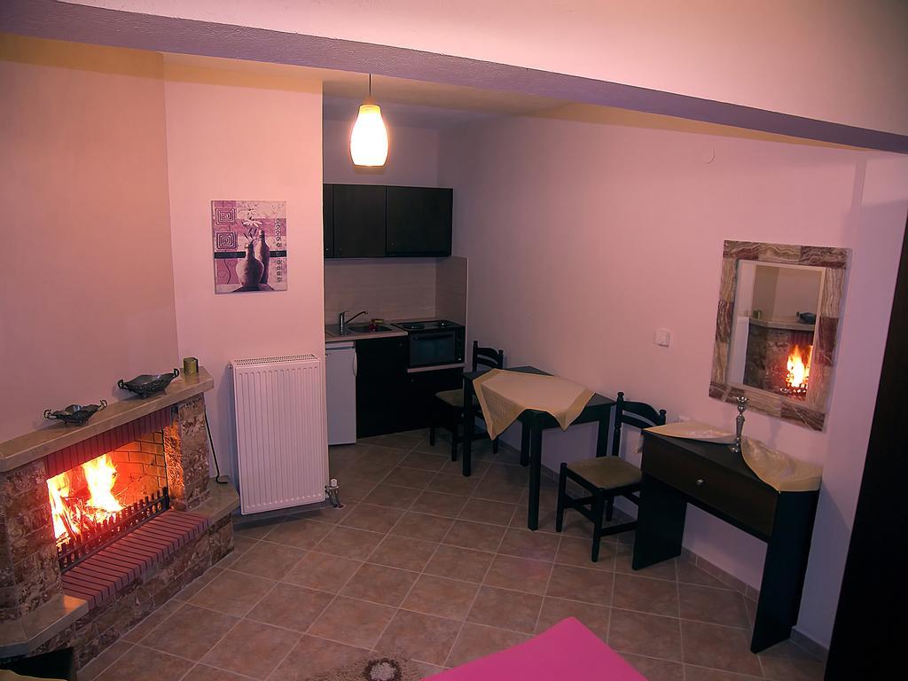 To Konaki Loutraki  Exterior photo